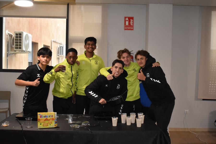 Top 6 nutrition habits that boost your performance in football.