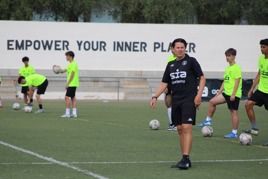 Qué diferencia a un campus serio de alto rendimiento de fútbol de una simple actividad de verano.