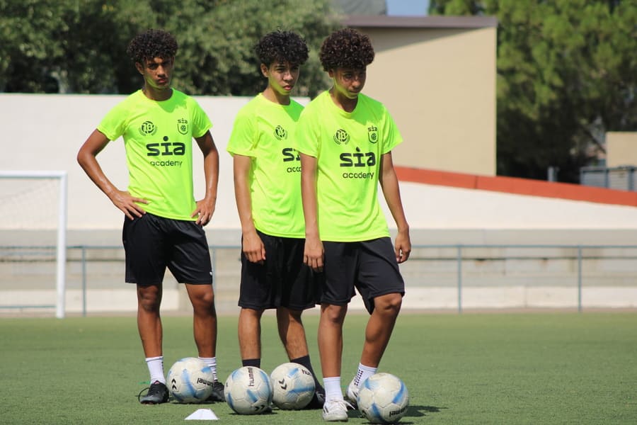 Football camp: what distinguishes a serious high-performance program from a simple summer activity.