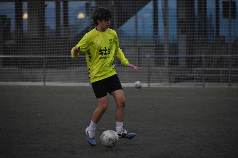 Cómo organizar el descanso en semanas con mucha carga en el fútbol.