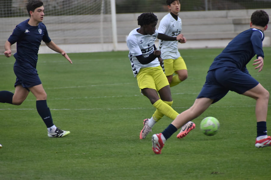 Geometry in football: positioning and angles that make the difference.