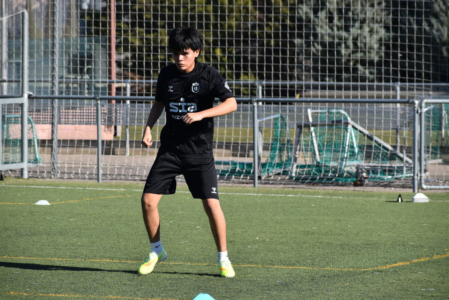 How to set goals that are realistic and measurable in football.