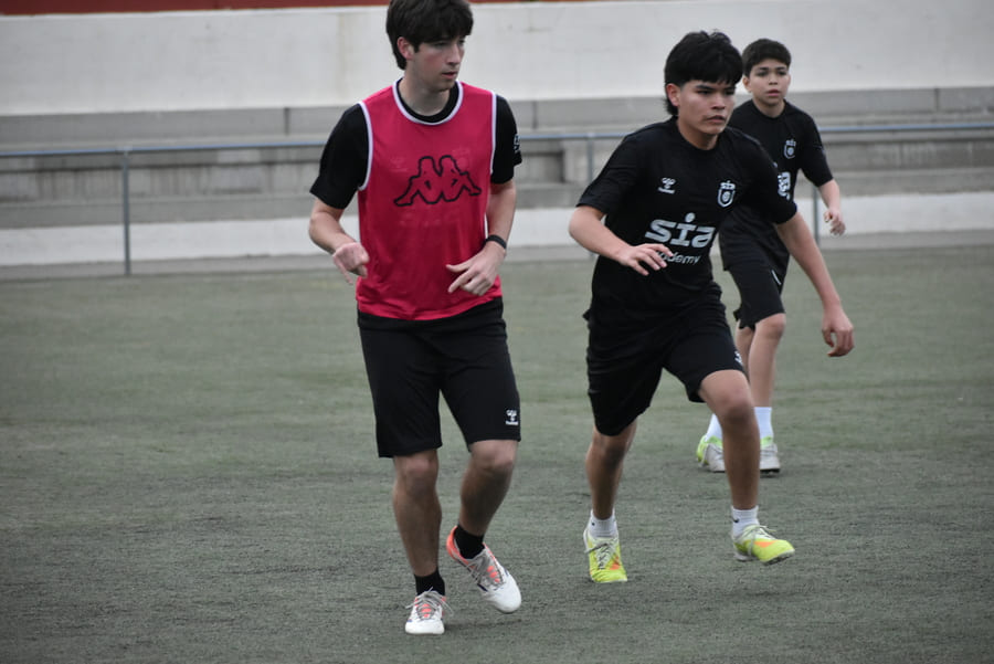 Posicionamiento defensivo en el fútbol: cómo tapar líneas de pase sin balón.