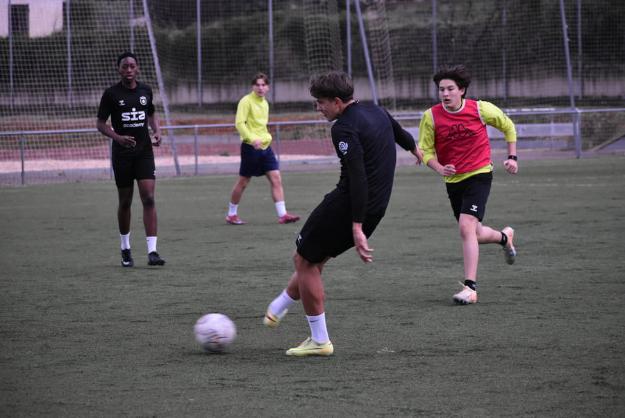 How to use width and depth of the football field to break defenses.