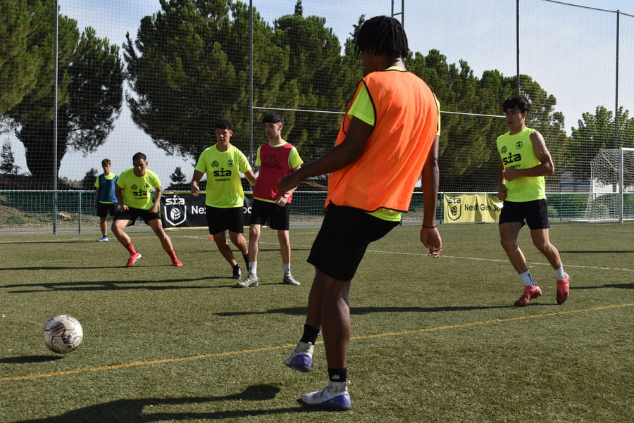 Las claves para disfrutar con un campus de verano de fútbol de alto rendimiento.