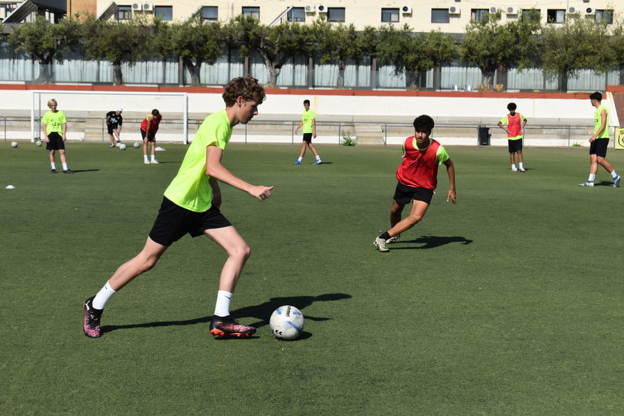 El valor de entrenar en diferentes posiciones en el fútbol aunque no sea la natural.