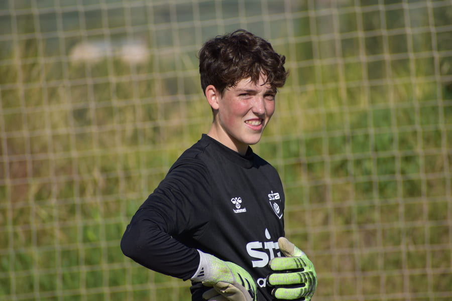 Top 5 habits that separate an amateur footballer from a professional one.