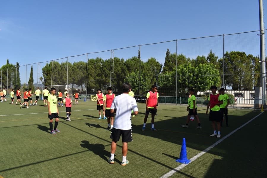 El valor de la disciplina diaria en academias de fútbol de alto rendimiento.