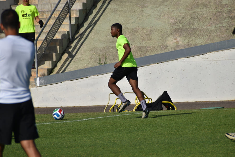Cómo detectar talento más allá de las habilidades técnicas en el fútbol.